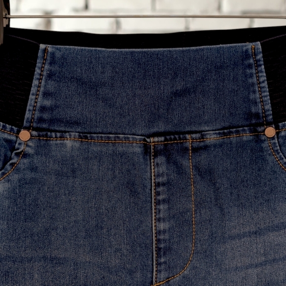 SEVEN7 Women's Blue Denim Jean Skimmer Capri Crop High Rise Fit Stretch size 14W - Picture 4 of 5